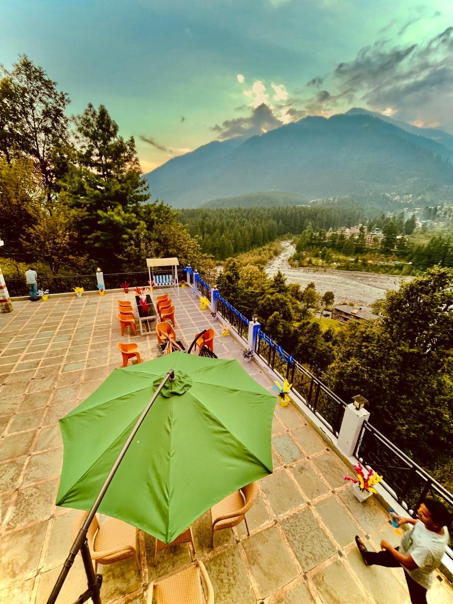 Hotel Hollywood Manali - Scenic River & Mountain View With Premium Rooms Exteriör bild