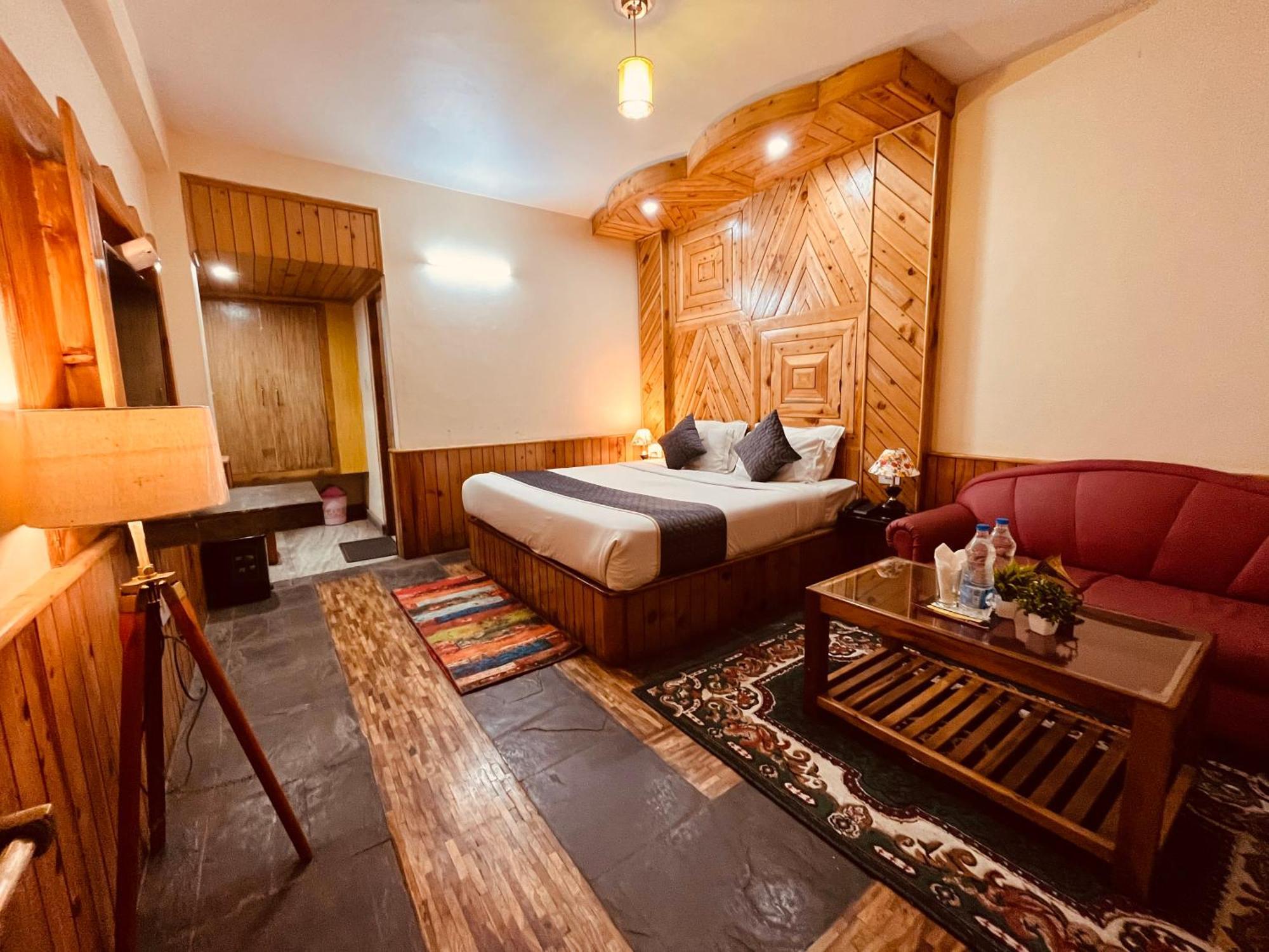 Hotel Hollywood Manali - Scenic River & Mountain View With Premium Rooms Exteriör bild