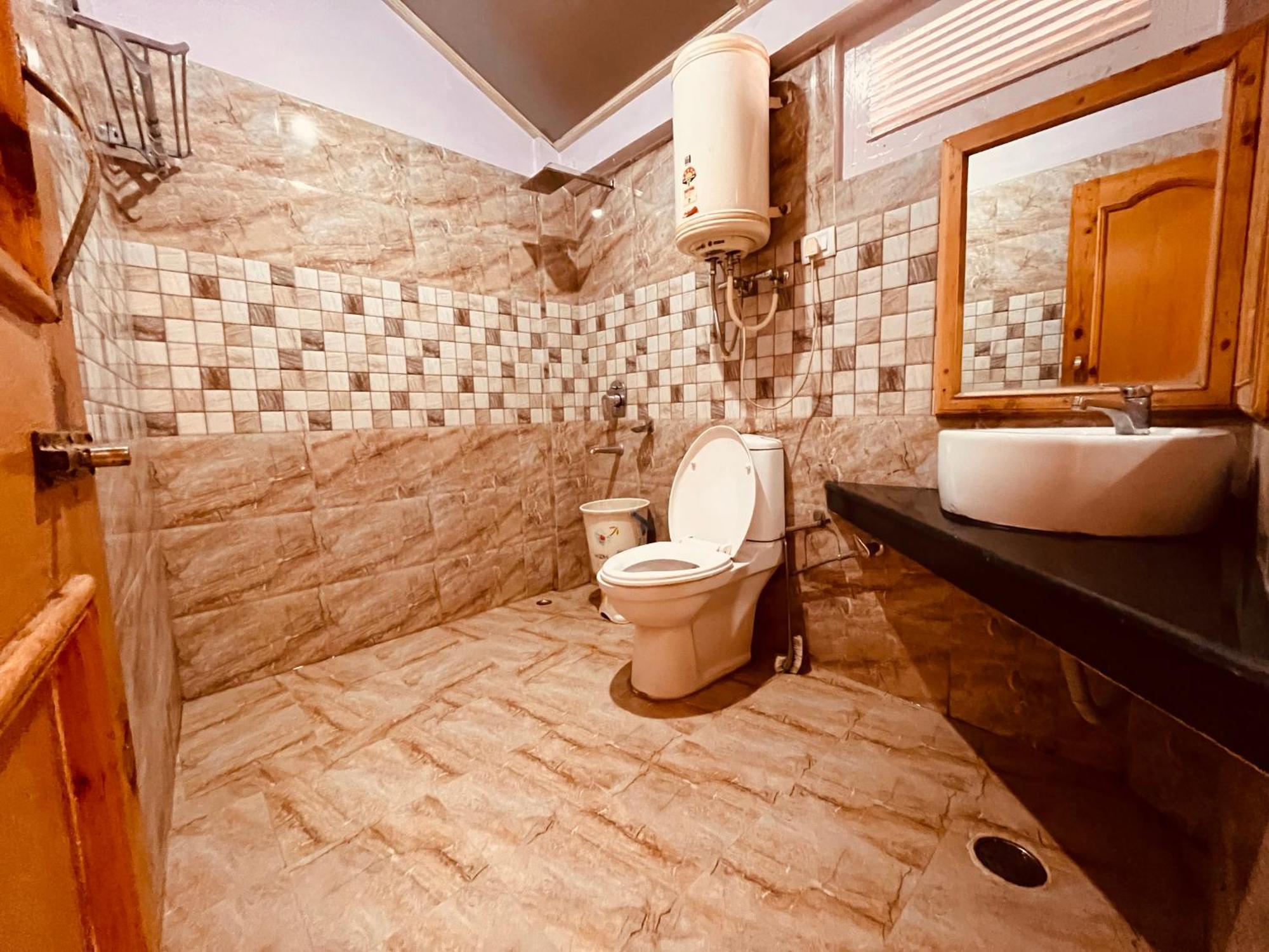 Hotel Hollywood Manali - Scenic River & Mountain View With Premium Rooms Exteriör bild